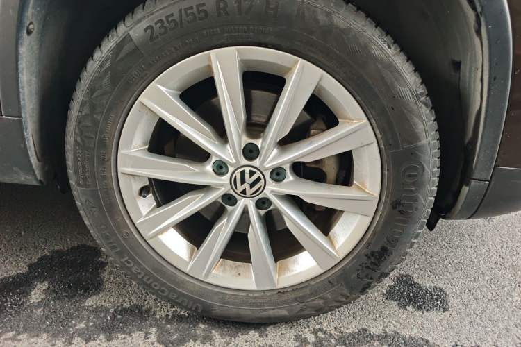 Used Volkswagen Tiguan 2016 280TSI Automatic Two-Wheel Drive Silk Road Comfort Edition Right Front Wheel Hub