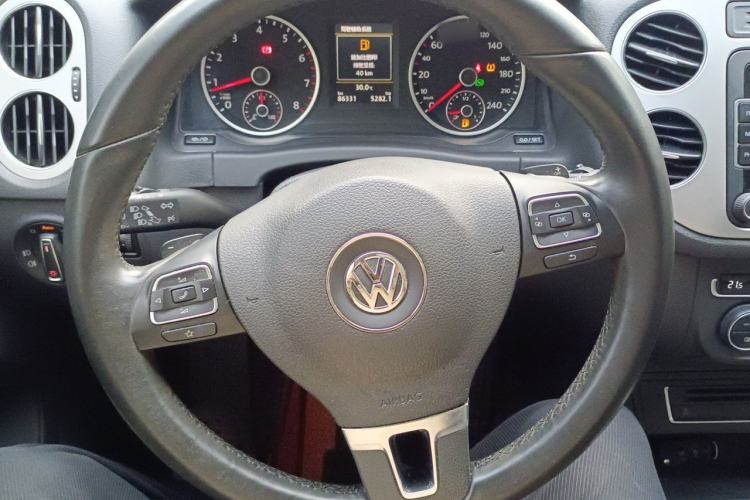 Used Volkswagen Tiguan 2016 300TSI Automatic All-Wheel Drive Luxury Edition Steering Wheel