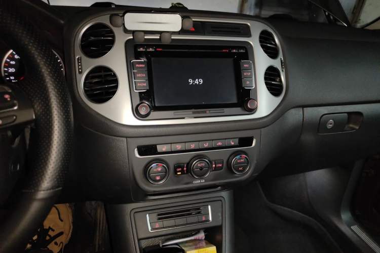 Used Volkswagen Tiguan 2016 300TSI Automatic Two-Wheel Drive Luxury Edition Audio And AC Panel