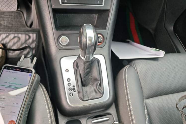 Used Volkswagen Tiguan 2016 300TSI Automatic Two-Wheel Drive Luxury Edition Gear Lever