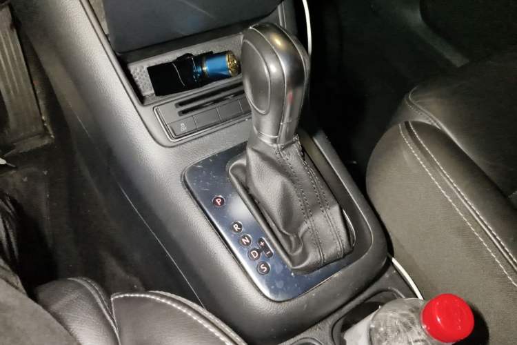 Used Volkswagen Tiguan 2016 300TSI Automatic Two-Wheel Drive Comfort Edition Gear Lever