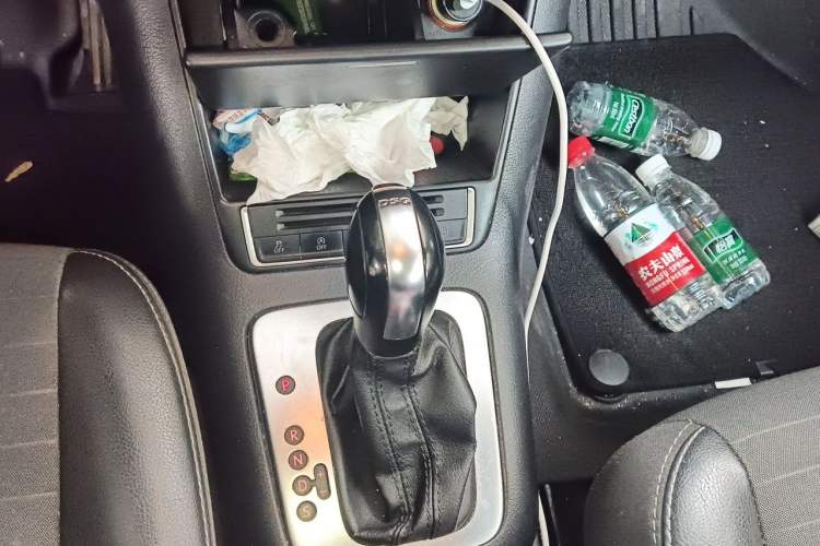 Used Volkswagen Tiguan 2016 280TSI Automatic Two-Wheel-Drive Silk Road Style Edition Gear Lever