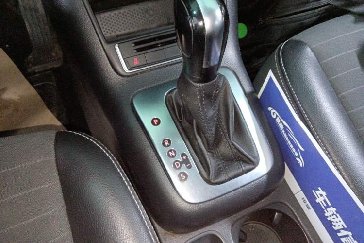 Used Volkswagen Tiguan 2016 300TSI Automatic Two-Wheel Drive Trend Edition Gear Lever