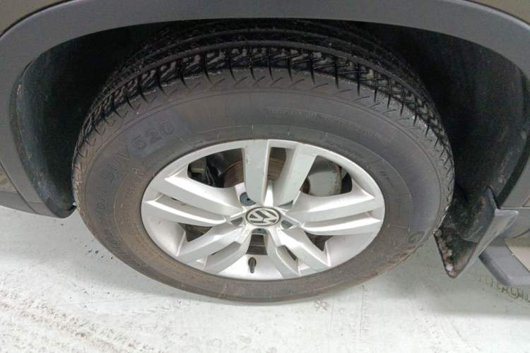 Used Volkswagen Tiguan 2016 300TSI Automatic Two-Wheel Drive Trend Edition Left Front Wheel Hub