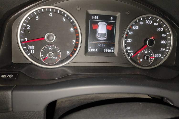 Used Volkswagen Tiguan 2016 300TSI Automatic Two-Wheel Drive Luxury Edition Odometer Close Up