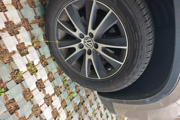 Used Volkswagen Tiguan 2016 300TSI Automatic Two-Wheel Drive Luxury Edition Right Front Wheel Hub