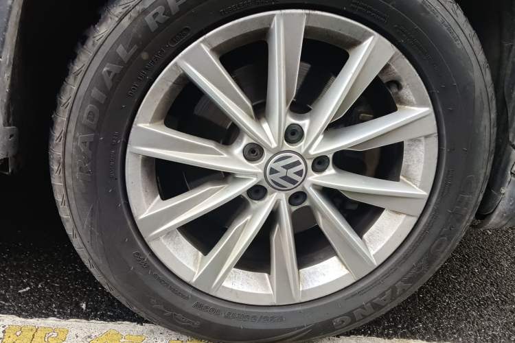 Used Volkswagen Tiguan 2016 280TSI Automatic Two-Wheel-Drive Silk Road Style Edition Right Front Wheel Hub