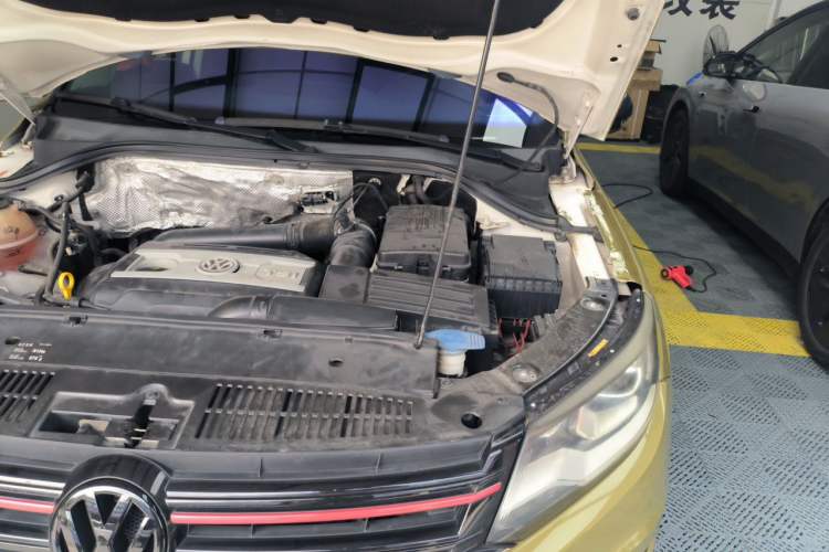 Used Volkswagen Tiguan 2016 300TSI Automatic Two-Wheel Drive Trend Edition Engine Bay Left