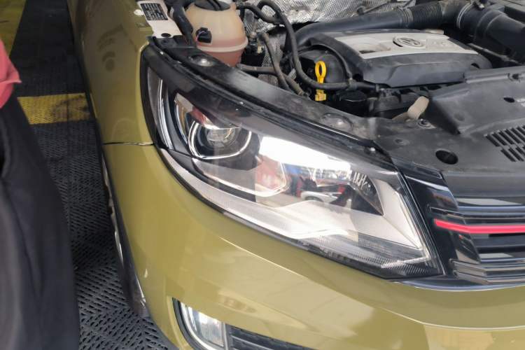 Used Volkswagen Tiguan 2016 300TSI Automatic Two-Wheel Drive Trend Edition Right Front Headlight