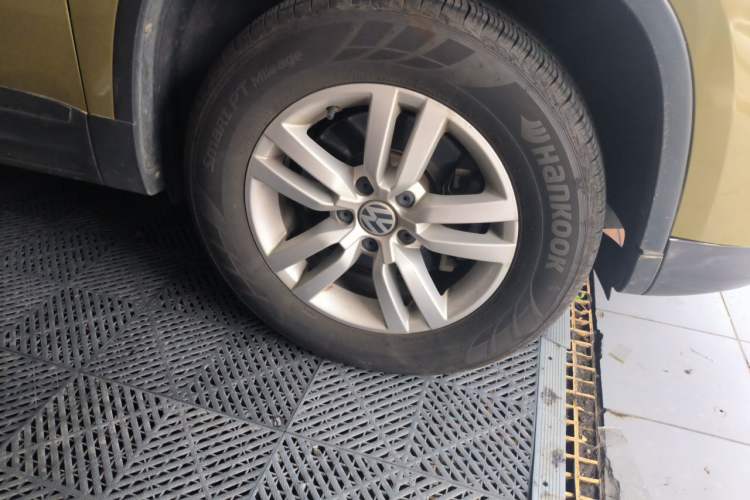 Used Volkswagen Tiguan 2016 300TSI Automatic Two-Wheel Drive Trend Edition Right Front Wheel Hub