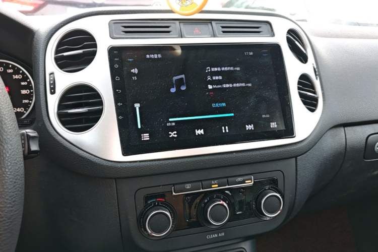 Used Volkswagen Tiguan 2016 300TSI Automatic Two-Wheel Drive Trend Edition Audio And AC Panel