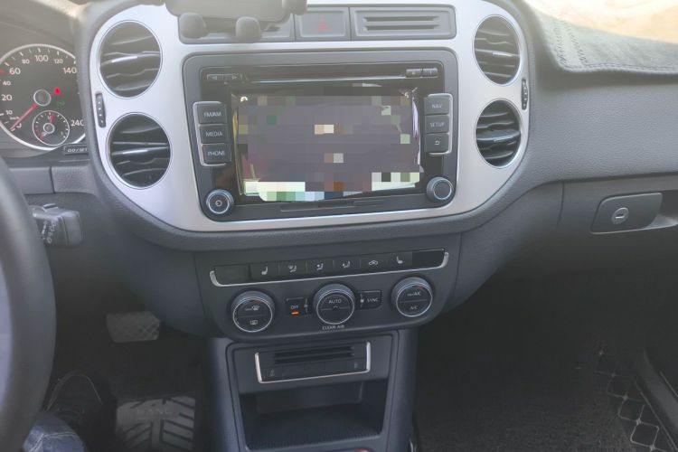 Used Volkswagen Tiguan 2016 300TSI Automatic Two-Wheel Drive Luxury Edition Audio And AC Panel
