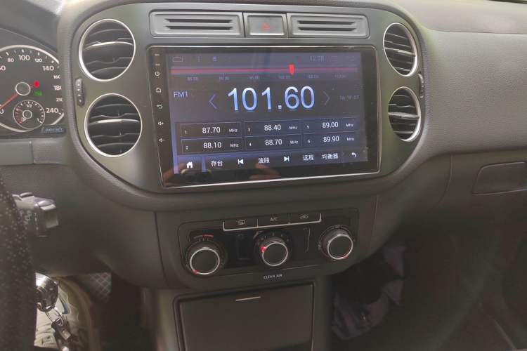 Used Volkswagen Tiguan 2016 280TSI Automatic Two-Wheel-Drive Silk Road Style Edition Audio And AC Panel