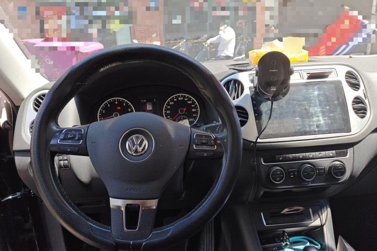 Used Volkswagen Tiguan 2016 300TSI Automatic All-Wheel Drive Luxury Edition Center Console