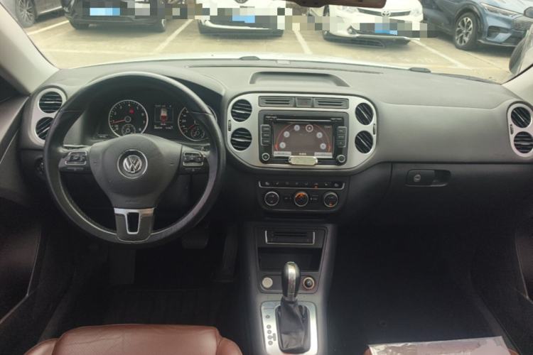 Used Volkswagen Tiguan 2016 330TSI Automatic All-Wheel Drive Luxury Edition Center Console