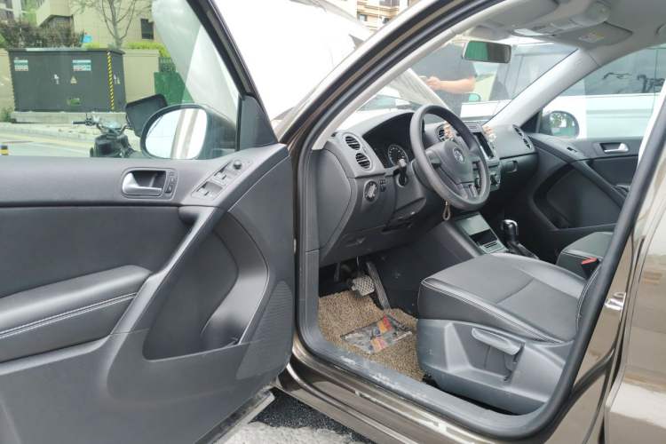 Used Volkswagen Tiguan 2016 280TSI Automatic Two-Wheel-Drive Silk Road Style Edition Driver Seat