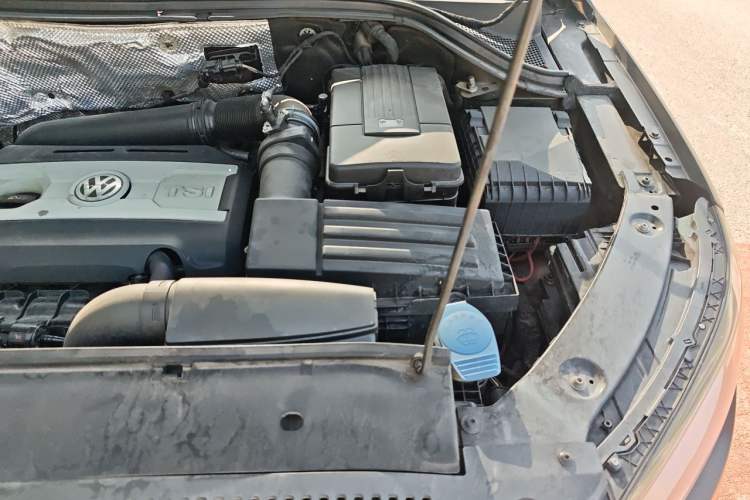 Used Volkswagen Tiguan 2016 300TSI Automatic Two-Wheel Drive Luxury Edition Engine Bay Left
