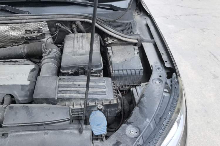 Used Volkswagen Tiguan 2016 300TSI Automatic Two-Wheel Drive Luxury Edition Engine Bay Left
