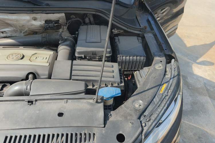 Used Volkswagen Tiguan 2016 300TSI Automatic Two-Wheel Drive Trend Edition Engine Bay Left