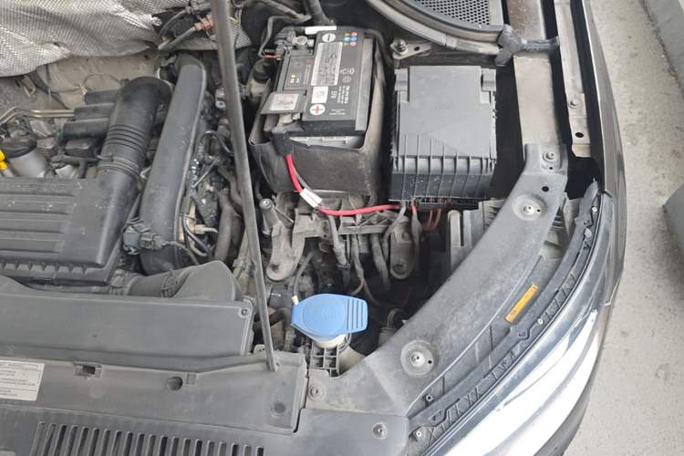 Used Volkswagen Tiguan 2016 280TSI Automatic Two-Wheel-Drive Silk Road Style Edition Engine Bay Left