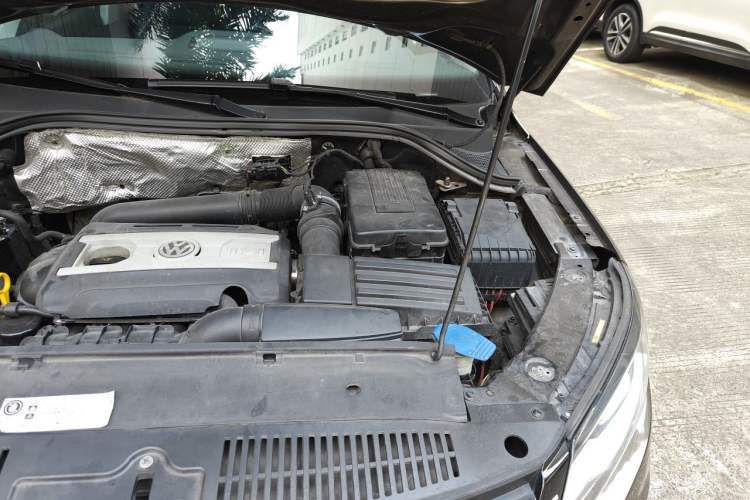 Used Volkswagen Tiguan 2016 300TSI Automatic Two-Wheel Drive Comfort Edition Engine Bay Left
