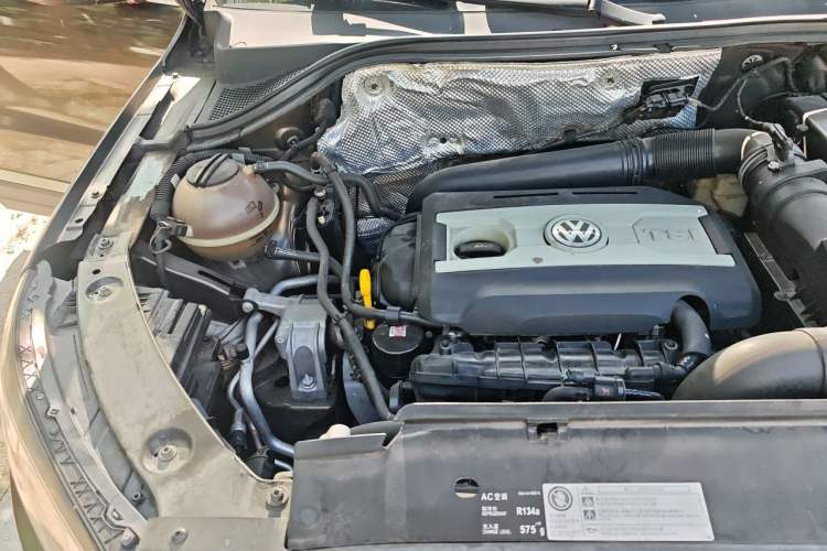 Used Volkswagen Tiguan 2016 300TSI Automatic Two-Wheel Drive Luxury Edition Engine Bay Right