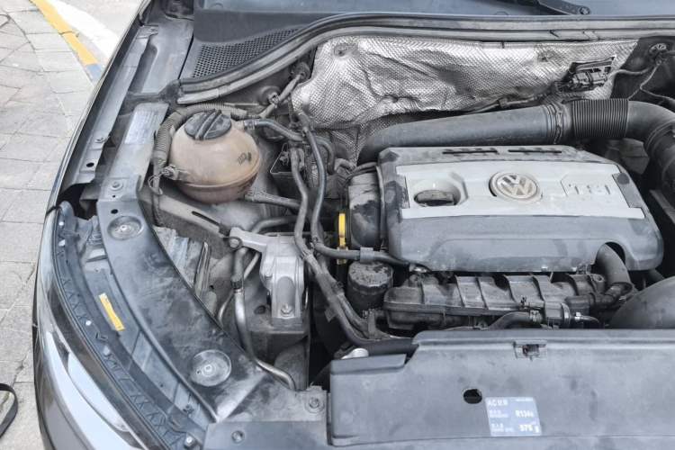 Used Volkswagen Tiguan 2016 300TSI Automatic Two-Wheel Drive Luxury Edition Engine Bay Right