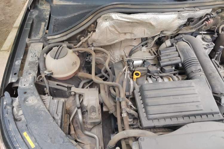 Used Volkswagen Tiguan 2016 280TSI Automatic Two-Wheel-Drive Silk Road Style Edition Engine Bay Right