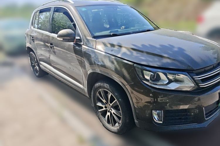 Used Volkswagen Tiguan 2016 300TSI Automatic Two-Wheel Drive Luxury Edition Front Right 45 Deg