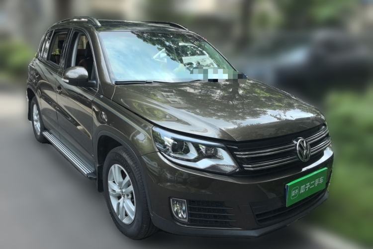 Used Volkswagen Tiguan 2016 300TSI Manual Two-Wheel Drive Trend Edition Front Right 45 Deg
