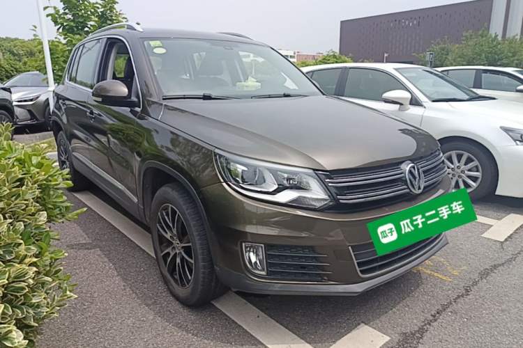 Used Volkswagen Tiguan 2016 300TSI Automatic Two-Wheel Drive Luxury Edition Front Right 45 Deg