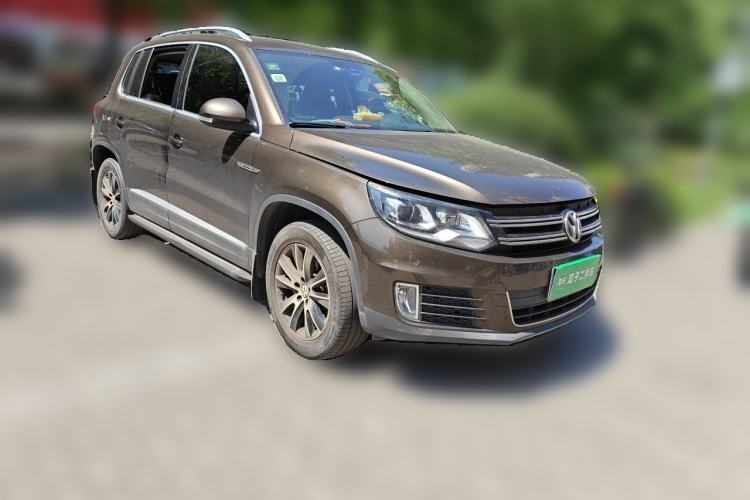 Used Volkswagen Tiguan 2016 300TSI Automatic All-Wheel Drive Luxury Edition Front Right 45 Deg
