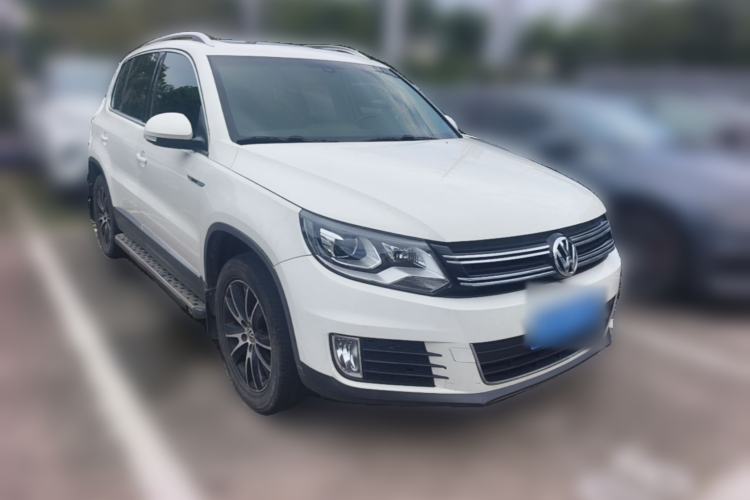 Used Volkswagen Tiguan 2016 330TSI Automatic All-Wheel Drive Luxury Edition Front Right 45 Deg