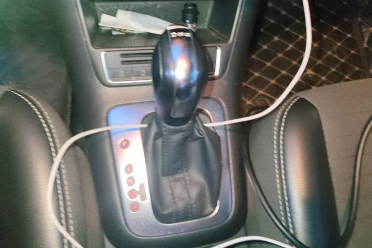 Used Volkswagen Tiguan 2016 280TSI Automatic Two-Wheel-Drive Silk Road Style Edition Gear Lever