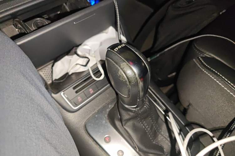 Used Volkswagen Tiguan 2016 280TSI Automatic Two-Wheel Drive Silk Road Comfort Edition Gear Lever