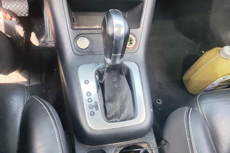 Used Volkswagen Tiguan 2016 300TSI Automatic Two-Wheel Drive Luxury Edition Gear Lever