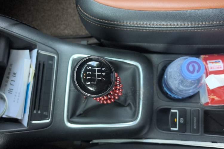 Used Volkswagen Tiguan 2016 300TSI Manual Two-Wheel Drive Trend Edition Gear Lever