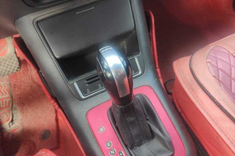 Used Volkswagen Tiguan 2016 280TSI Automatic Two-Wheel-Drive Silk Road Style Edition Gear Lever