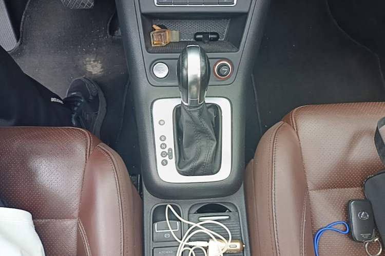 Used Volkswagen Tiguan 2016 300TSI Automatic Two-Wheel Drive Luxury Edition Gear Lever