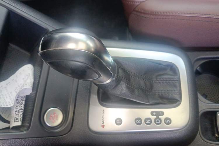Used Volkswagen Tiguan 2016 300TSI Automatic All-Wheel Drive Luxury Edition Gear Lever