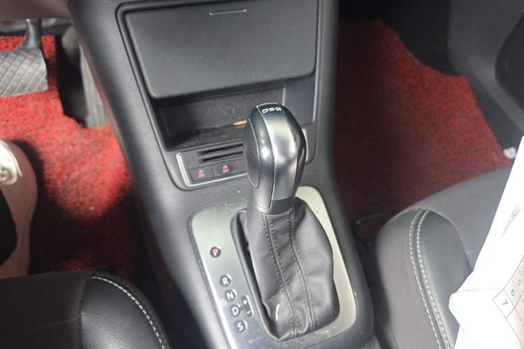 Used Volkswagen Tiguan 2016 280TSI Automatic Two-Wheel-Drive Silk Road Style Edition Gear Lever