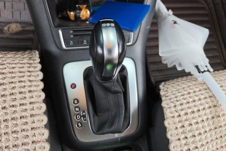 Used Volkswagen Tiguan 2016 280TSI Automatic Two-Wheel-Drive Silk Road Style Edition Gear Lever