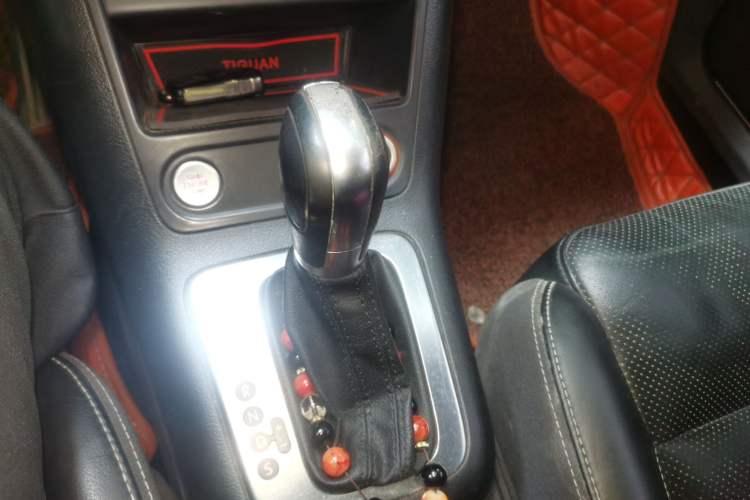 Used Volkswagen Tiguan 2016 300TSI Automatic All-Wheel Drive Luxury Edition Gear Lever