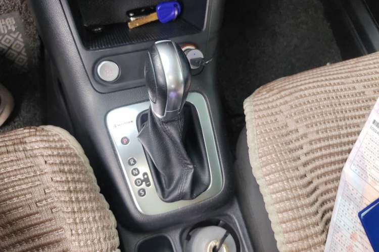 Used Volkswagen Tiguan 2016 300TSI Automatic All-Wheel Drive Luxury Edition Gear Lever