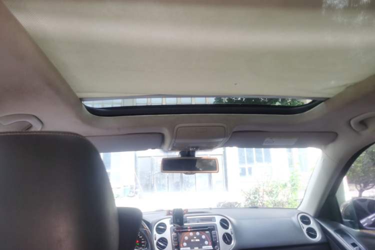 Used Volkswagen Tiguan 2016 300TSI Automatic All-Wheel Drive Luxury Edition Headliner