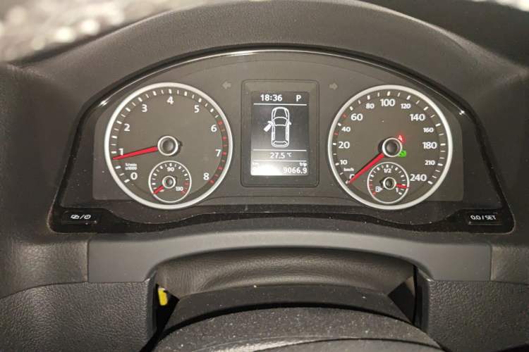 Used Volkswagen Tiguan 2016 280TSI Automatic Two-Wheel Drive Silk Road Comfort Edition Instrument Cluster