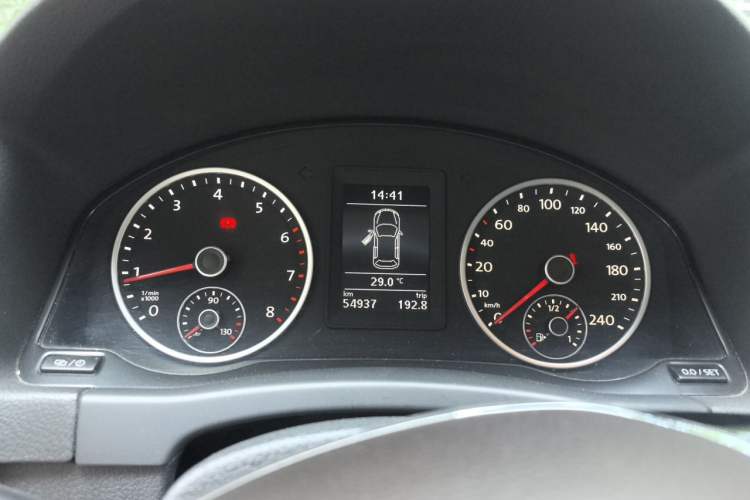 Used Volkswagen Tiguan 2016 300TSI Manual Two-Wheel Drive Trend Edition Instrument Cluster