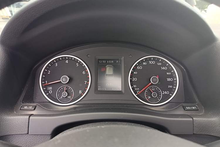 Used Volkswagen Tiguan 2016 300TSI Automatic Two-Wheel Drive Luxury Edition Instrument Cluster