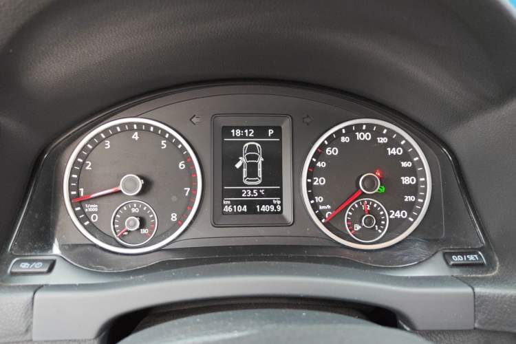 Used Volkswagen Tiguan 2016 280TSI Automatic Two-Wheel-Drive Silk Road Style Edition Instrument Cluster