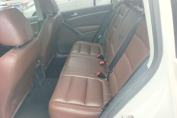 Used Volkswagen Tiguan 2016 330TSI Automatic All-Wheel Drive Luxury Edition Left Rear Seat